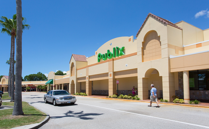 Publix grocery store storefront in Brixmor retail shopping center