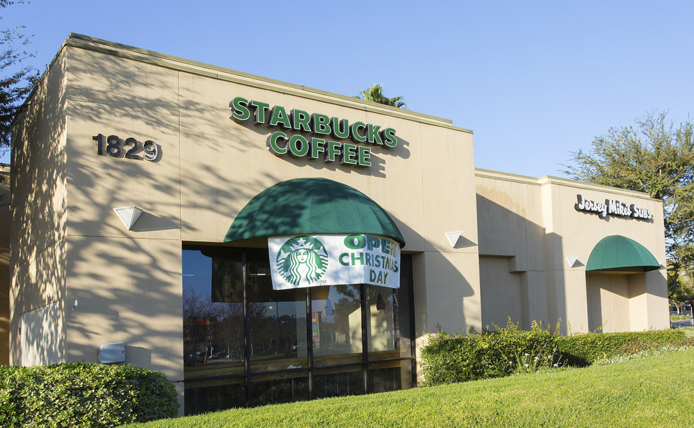 Starbucks storefront in Brixmor retail shopping center