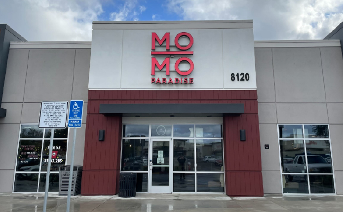 MoMo storefront.